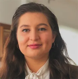  Julia Tache